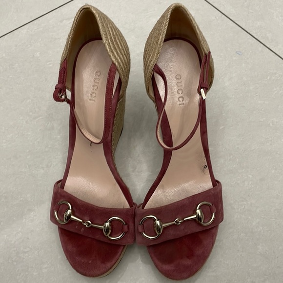 Gucci Horsebit  light wine suede and raffia wedge - Picture 1 of 10